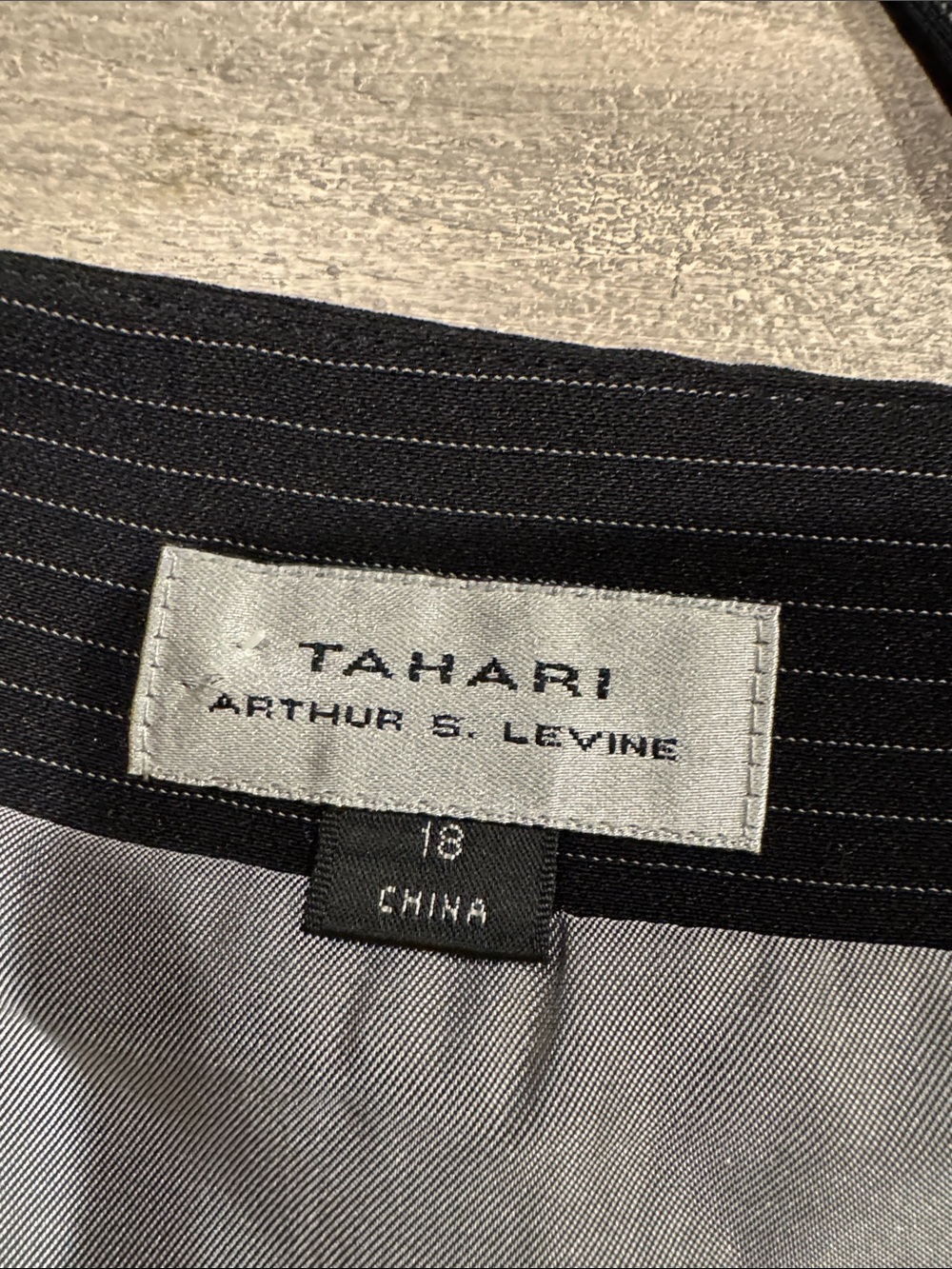 Tahari Arthur S. Levine Black Pinstripe Sleeveless Career Top Blouse Square 18 - Picture 3 of 7